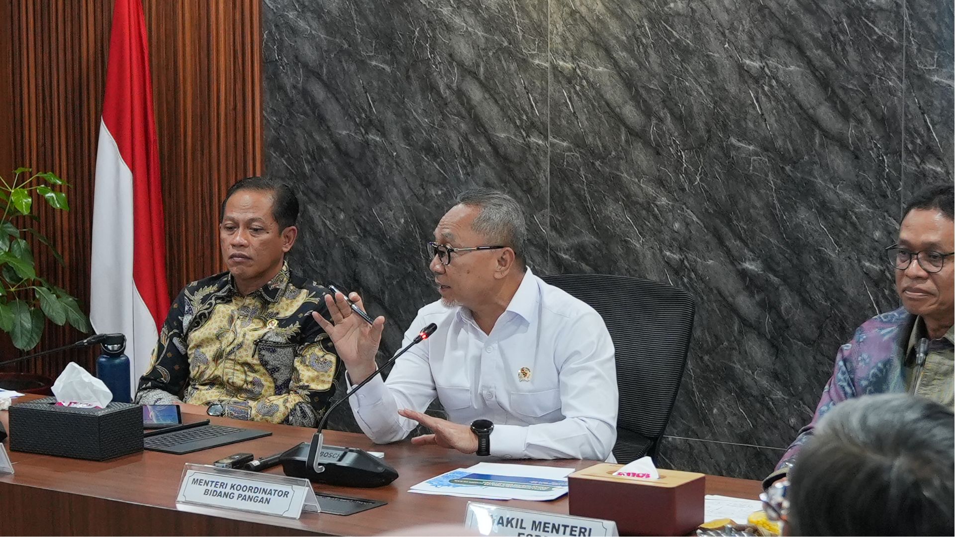 331882_atasi-sampah-perkotaan-dan-jaga-ketahanan-pangan-kemenko-bidang-pangan-mendorong-penyederhanakan-aturan-pembangunan-psel_20250412104850.jpg