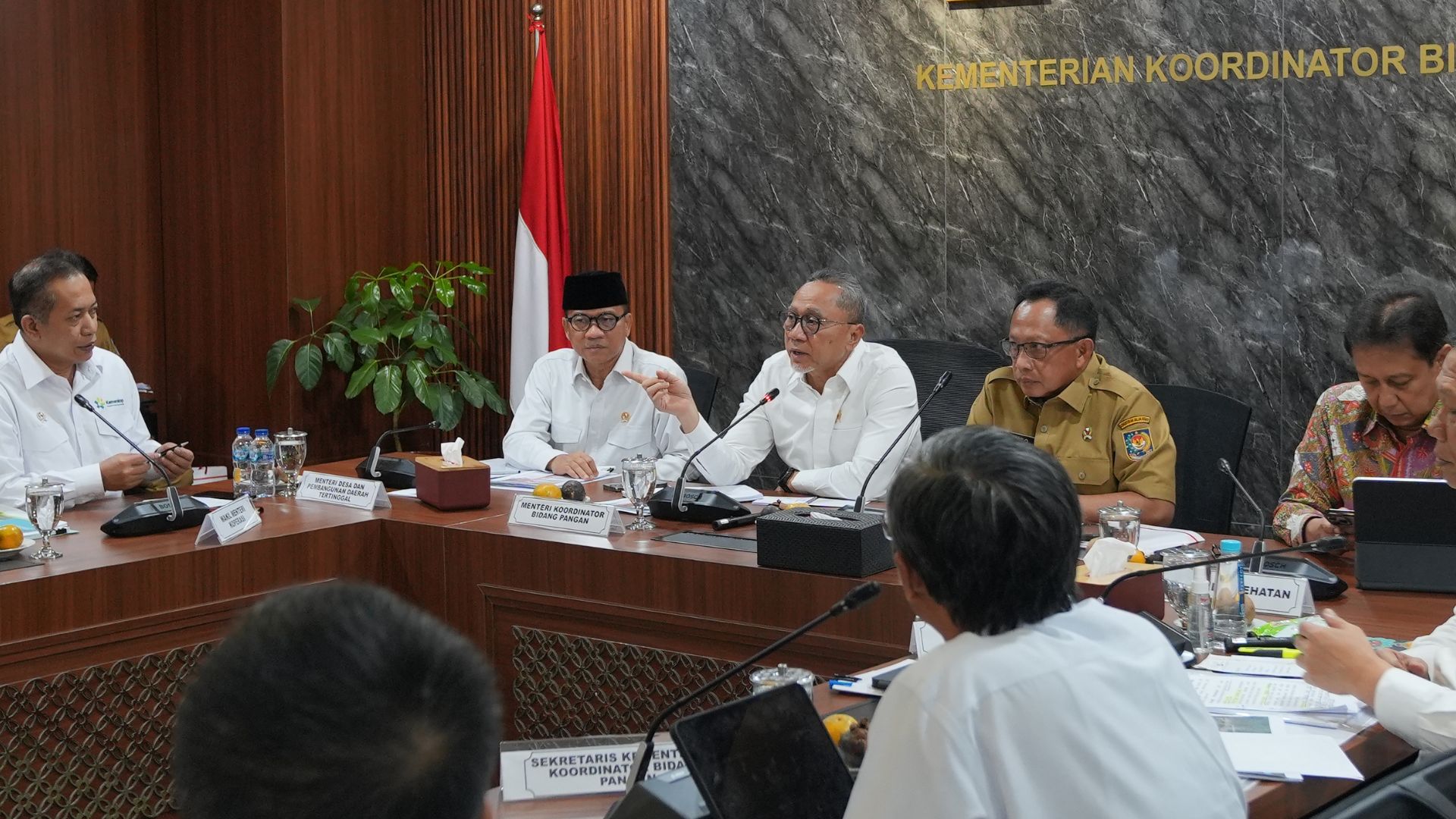 505158_dorong-inpres-9-2025-kemenko-pangan-targetkan-ribuan-kopdes-merah-putih-aktif-juli-tahun-ini_20250417110051.jpg