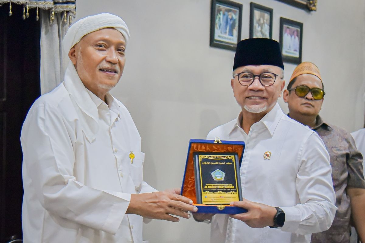 170003_menko-zulhas-pesantren-memiliki-peran-penting-dalam-ketahan-pangan-nasional_20260313151420.jpg
