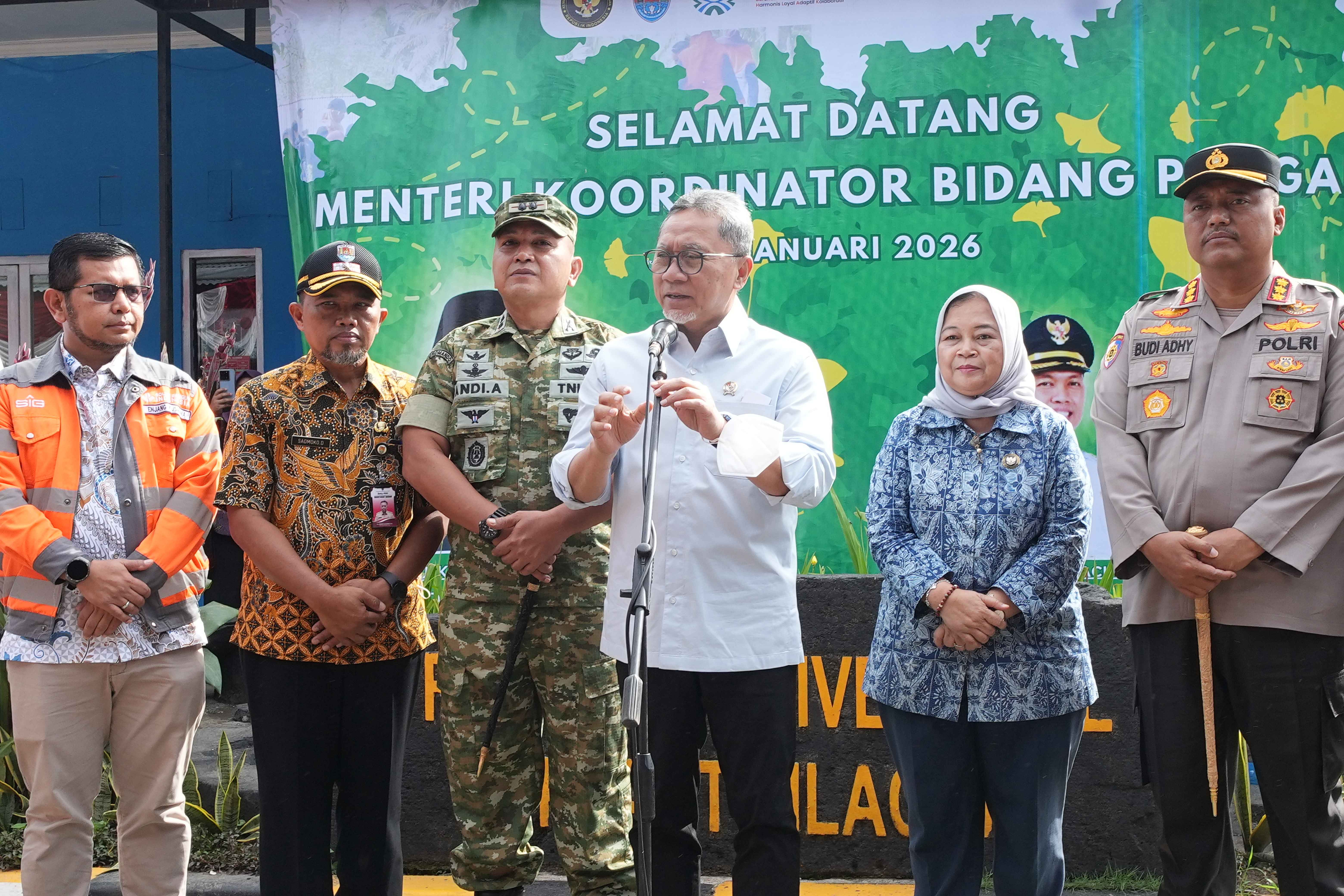 Menko Pangan Dorong Peran Swasta Atasi Penumpukan Sampah di Cilacap