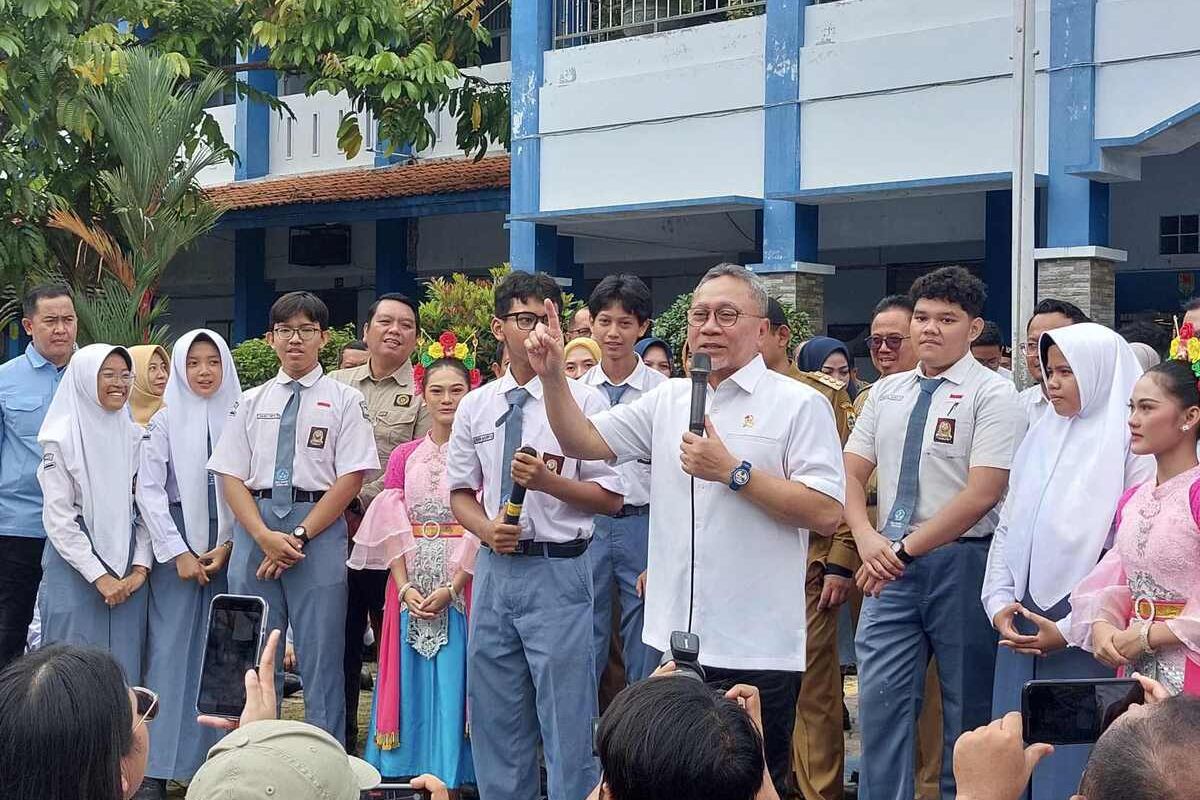 361356_zulkifli-hasan-tanya-siswa-di-pemalang-soal-mbg-mau-lanjut-atau-stop_20260305132612.jpg
