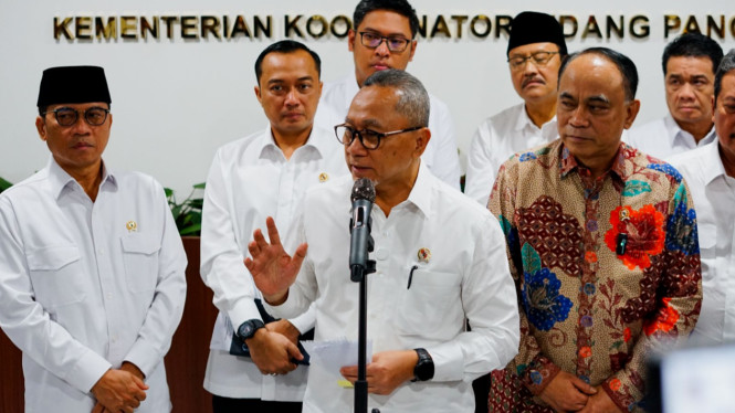367769_zulhas-minta-kepala-desa-lakukan-musyawarah-khusus-bentuk-kopdes_20250415141938.jpg