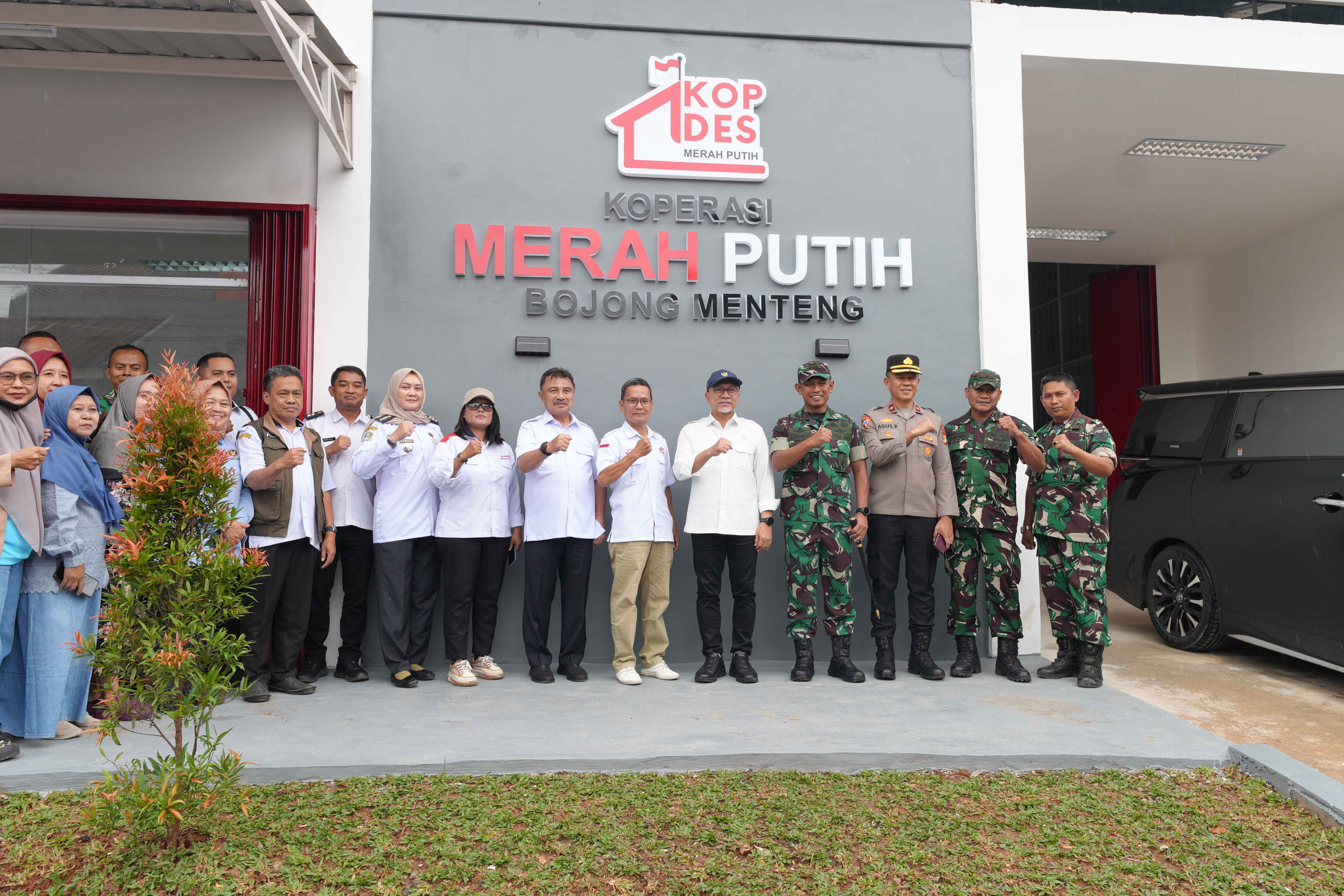377118_menko-zulhas-kunjungi-kmp-bojong-menteng-bekasi_20260122165209.jpg