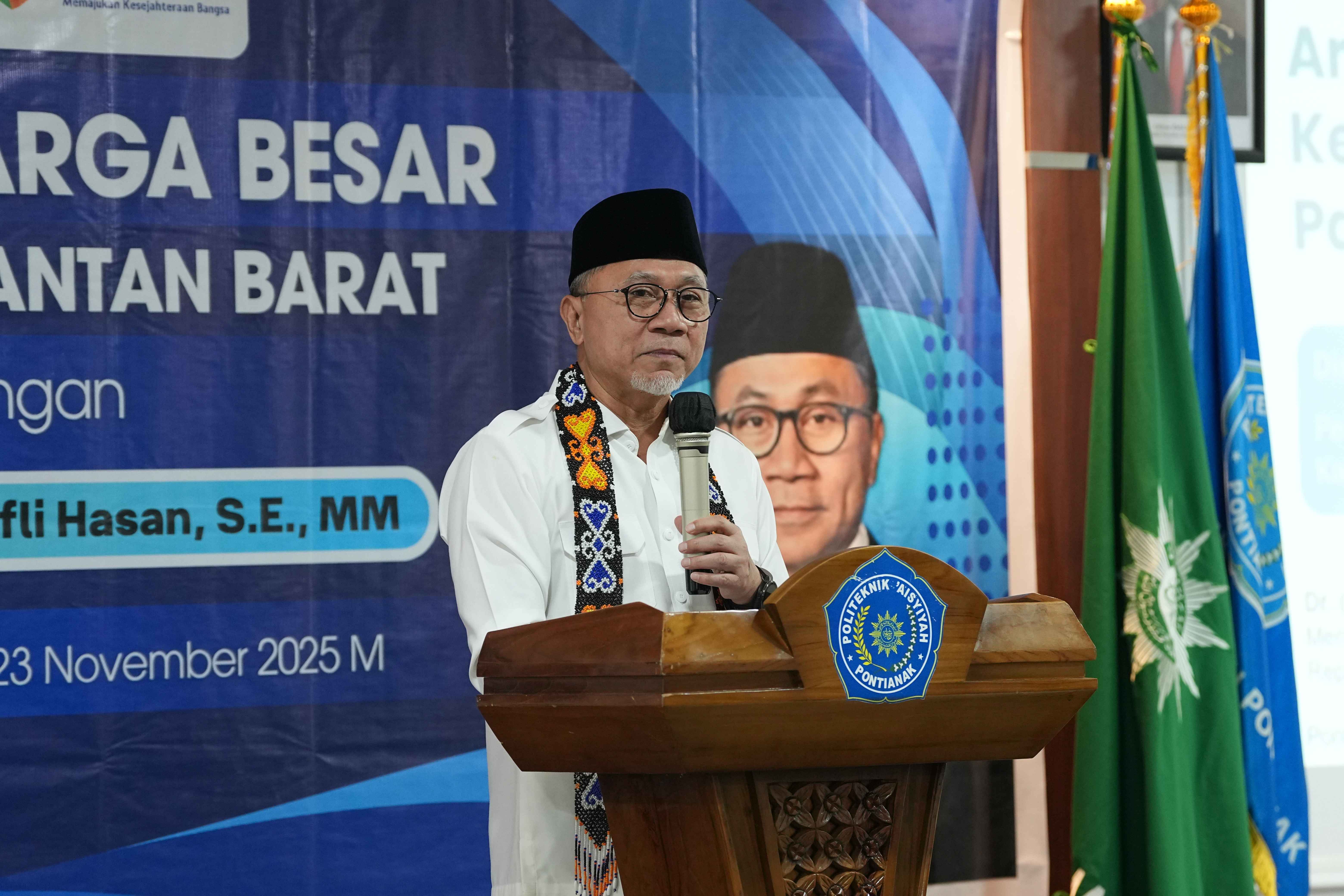 658419_menko-pangan-zulhas-hadiri-silaturahmi-keluarga-muhammadiyah-kalbar_20251125094222.jpg