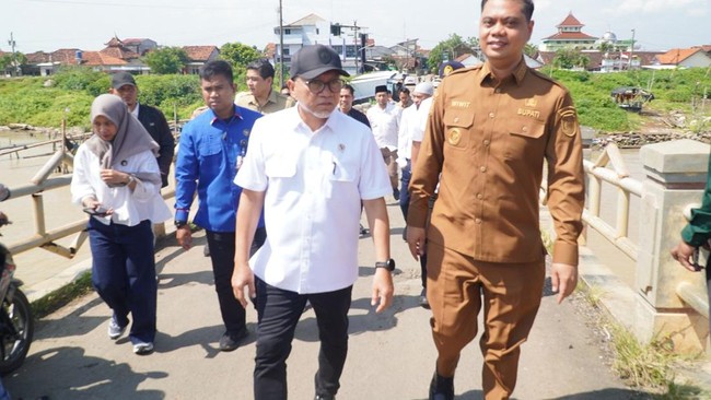 727258_menko-zulhas-tinjau-jembatan-sempit-di-kedungmalang-jepara-siap-bantu-perbaiki_20260313144723.jpeg