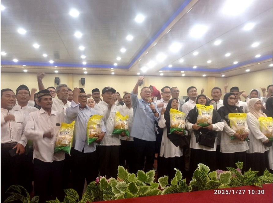 858173_menko-pangan-tinjau-koperasi-dan-stabilitas-harga-di-gresik_20260128100338.jpeg