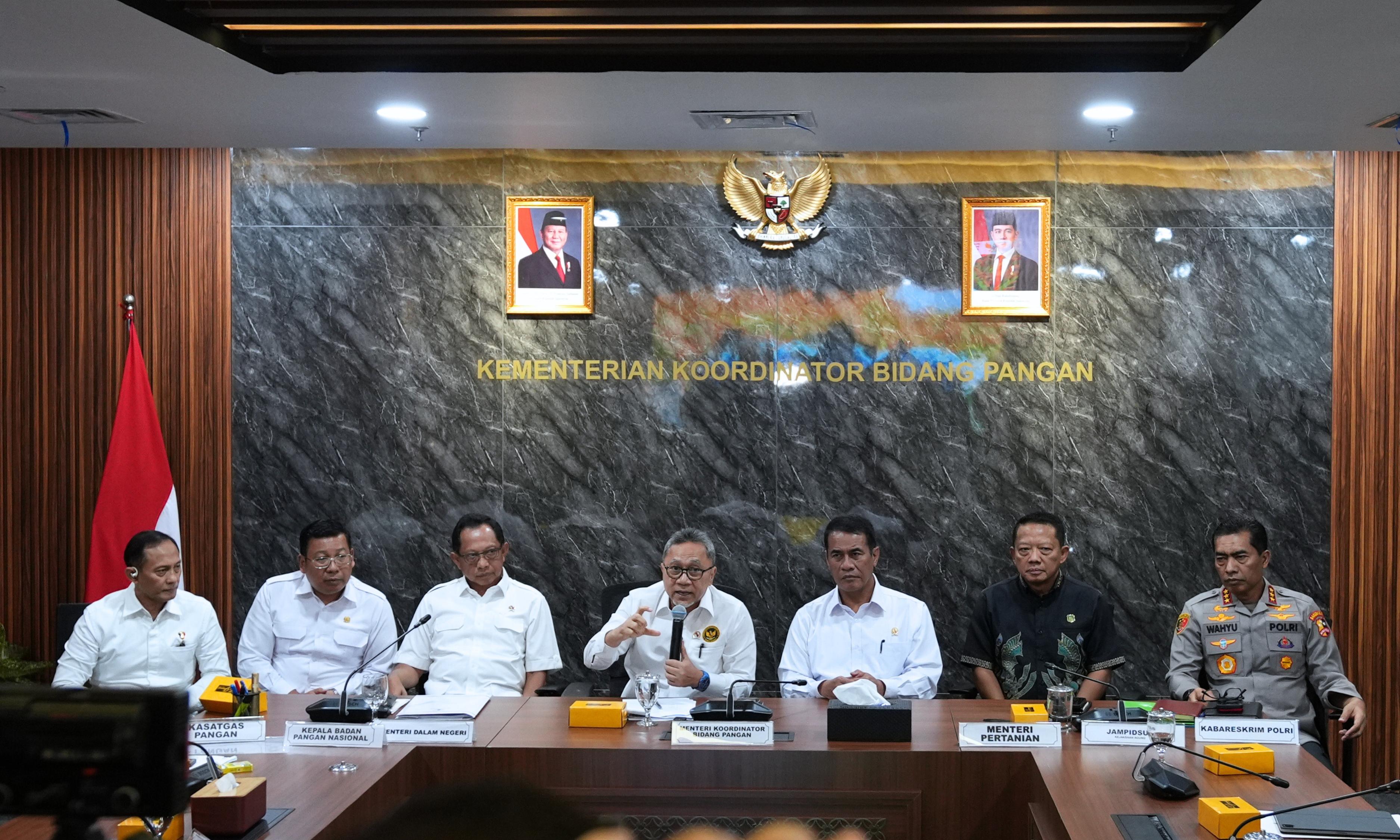 955193_menko-pangan-soal-beras-oplosan-14-perusahaan-sudah-diperiksa_20250729170108.jpeg