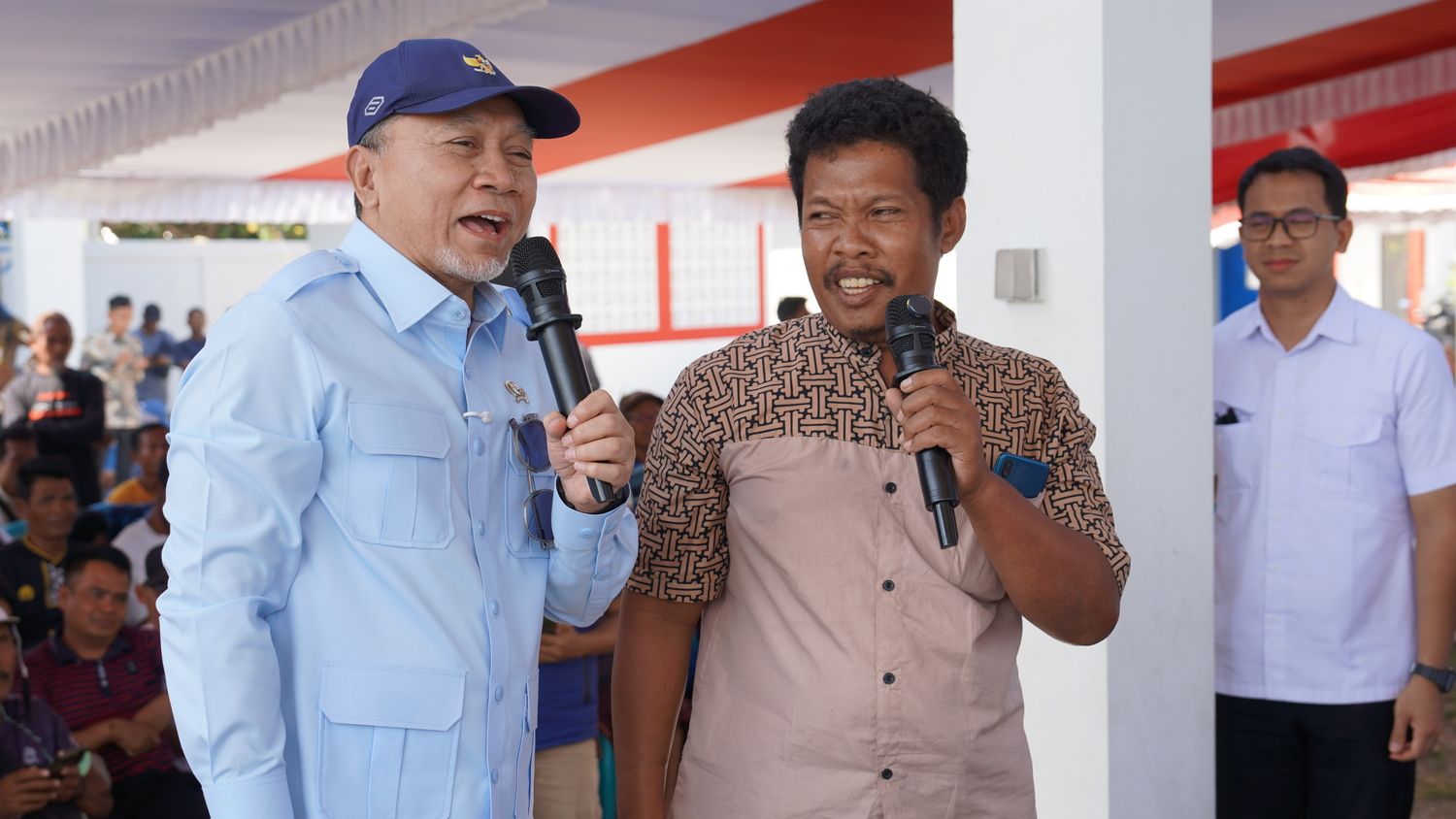 Warga Curhat ke Zulhas, Pantai Ekas Buana Dipenuhi Sampah