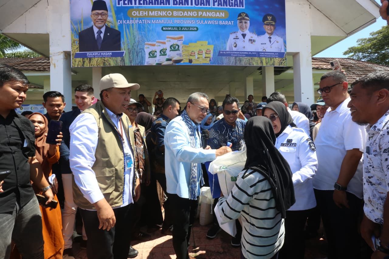 Menko Pangan Mulai Penyaluran Bantuan Beras Juli 2026 di Mamuju, 500 KPM Terima 10Kg Beras 