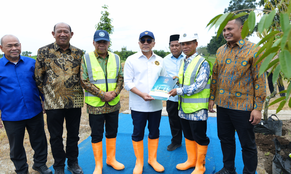 175022_peninjauan-pembangunan-lokasi-muktamar-muhammadiyah-2027-sppg-umsu-penanaman-durian-musang-king_20251120142418.png