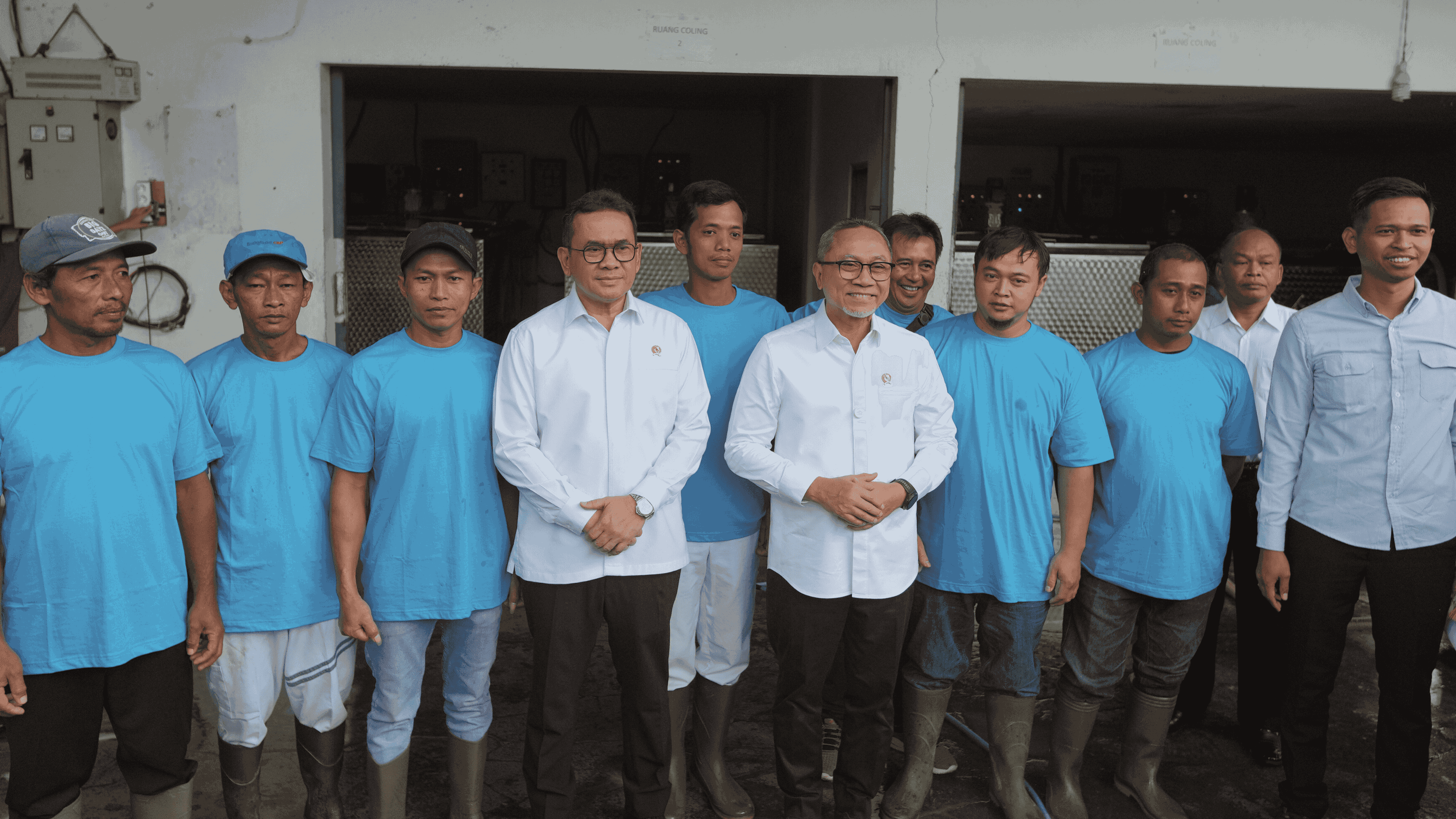 213135_menyerahkan-bantuan-cooling-unit-ud-pramono_20250722212504.png