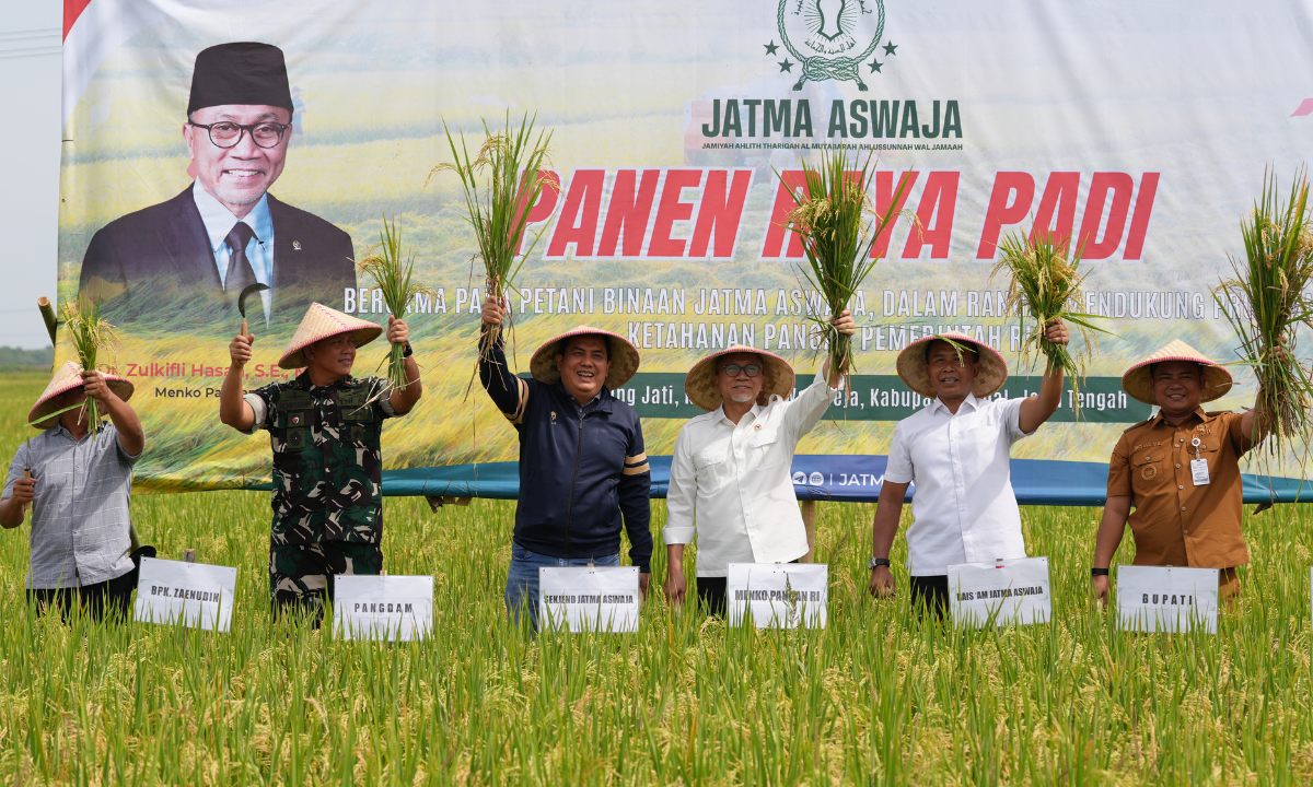344365_menko-pangan-hadiri-panen-raya-padi-pb-jatma-aswaja-di-tegal_20251218100146.png