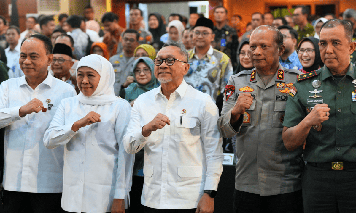 7815_memimpin-rapat-konsolidasi-program-prioritas-nasional-di-bidang-pangan_20250925165528.png