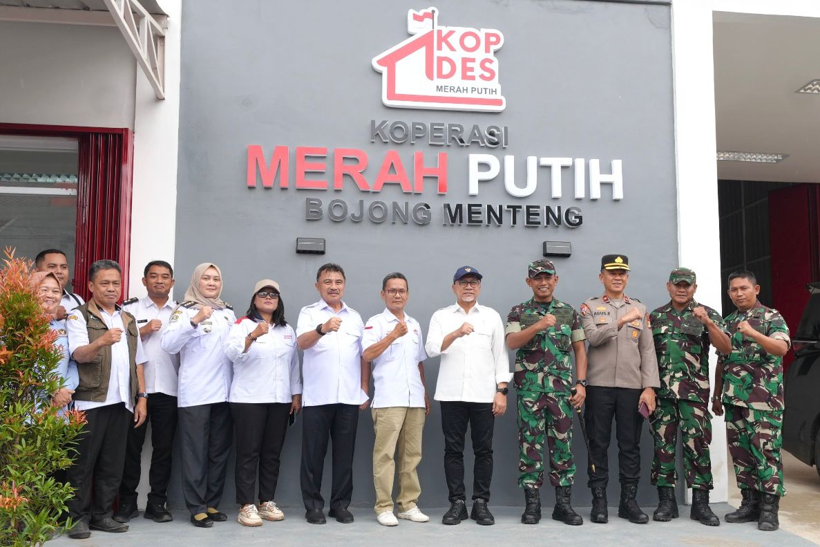 792764_menko-pangan-meninjau-koperasi-merah-putih-bojong-menteng-di-kota-bekasi_20260123090201.jpeg