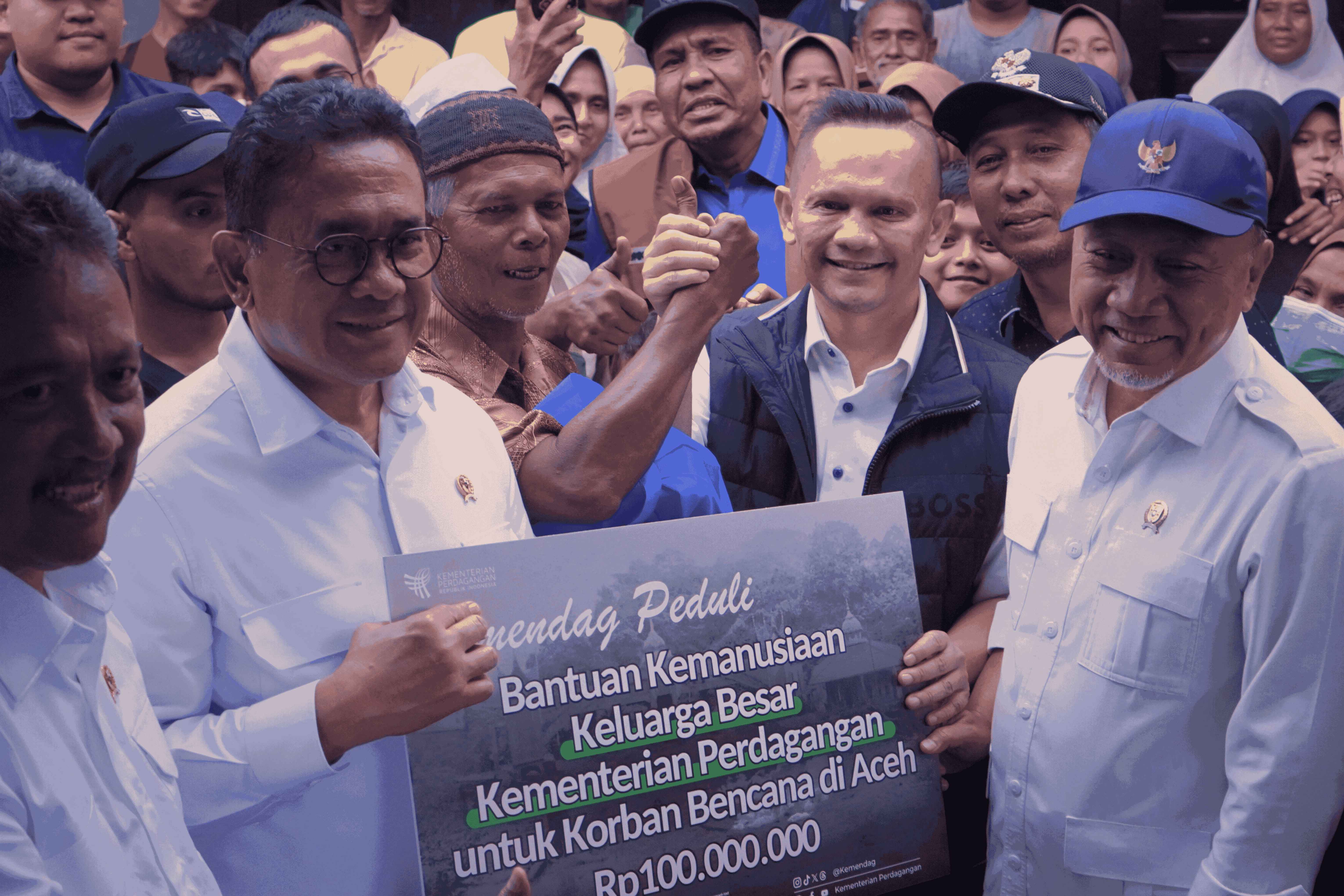 802853_kemenko-pangan-tinjau-lokasi-banjir-dan-salurkan-bantuan-tunai-di-lokasi-banjir-pante-beureune-pidie-jaya-regency-aceh_20260115093757.jpg