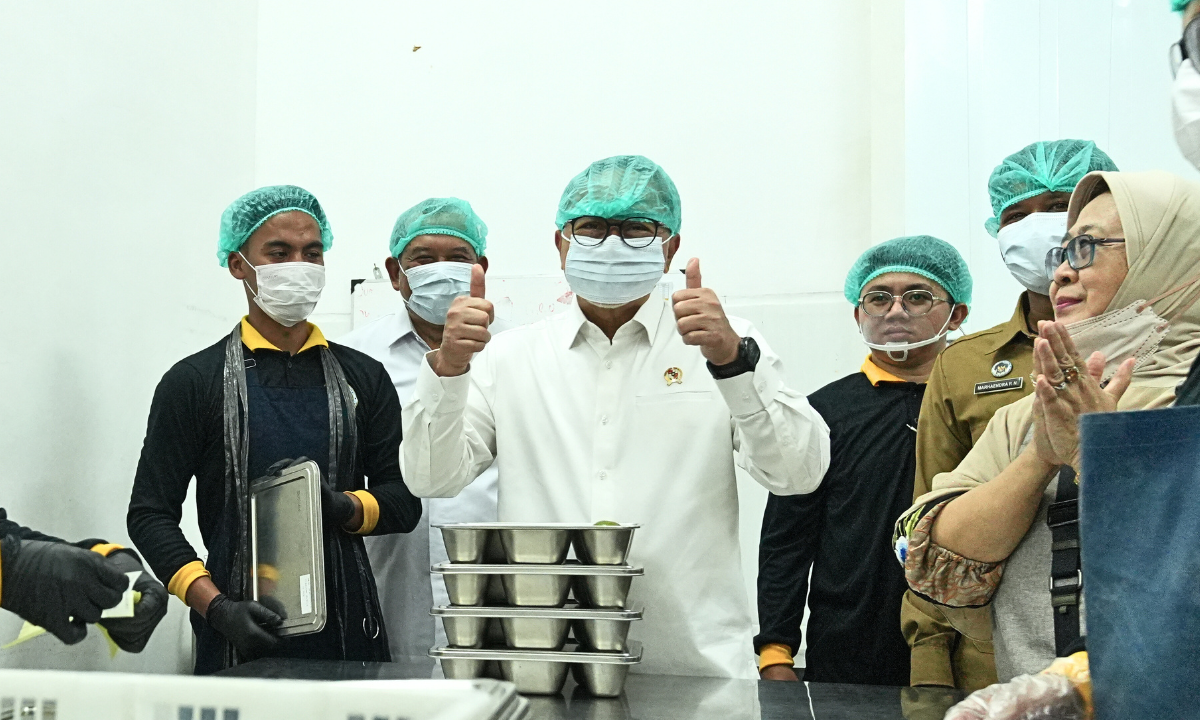 844779_menko-pangan-pastikan-layanan-gizi-ramadan-tetap-optimal-di-surabaya_20260302121132.png