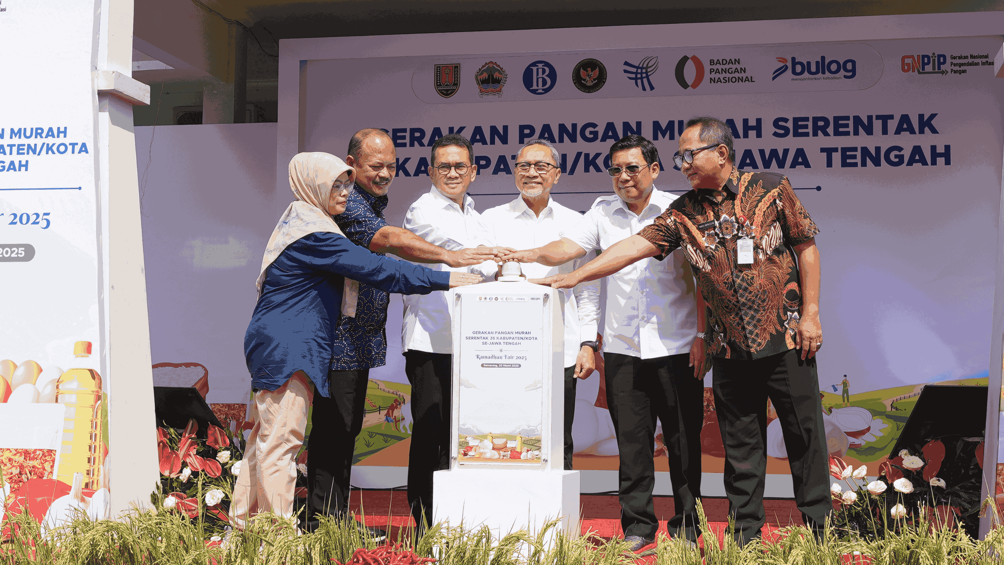 Menghadiri Pembukaan Gerakan Pangan Murah Serentak Seluruh Jawa Tengah