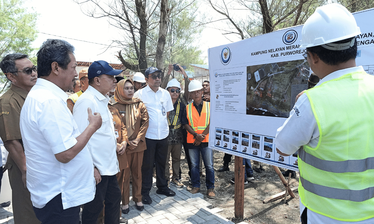 Menko Pangan dan Menteri KKP Tinjau Progres Kampung Nelayan Merah Putih di Purworejo